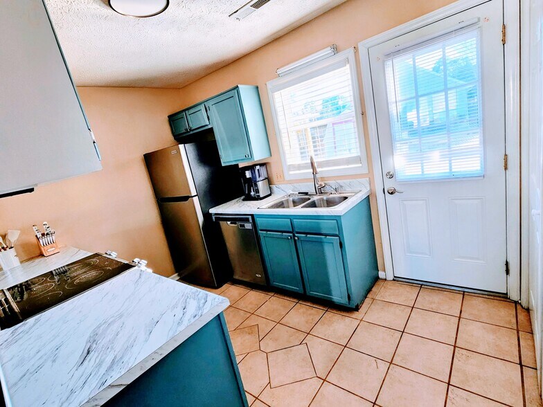 Coffee maker used ground coffee to serve from single cups to a whole carafe! - 2127 Winter Moss Ln