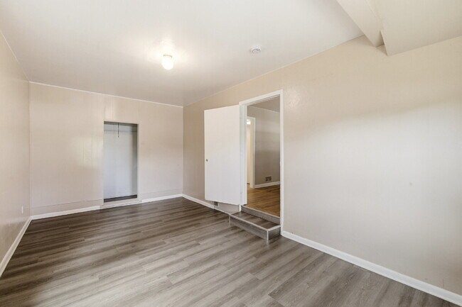 Building Photo - Four Bedroom Home In Aurora - ready ASAP. Brand New Paint Top to Bottom, with updated flooring!