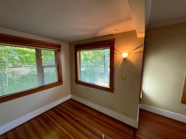 Building Photo - 4 Bedroom House Near Downtown Eugene