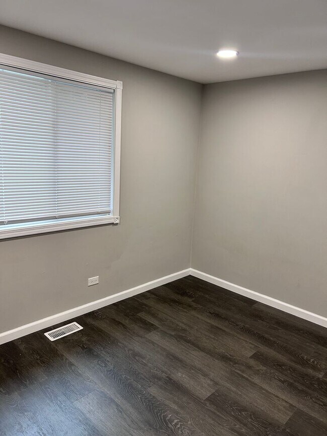 Building Photo - Now Available – Charming 3-Bedroom Home fo...