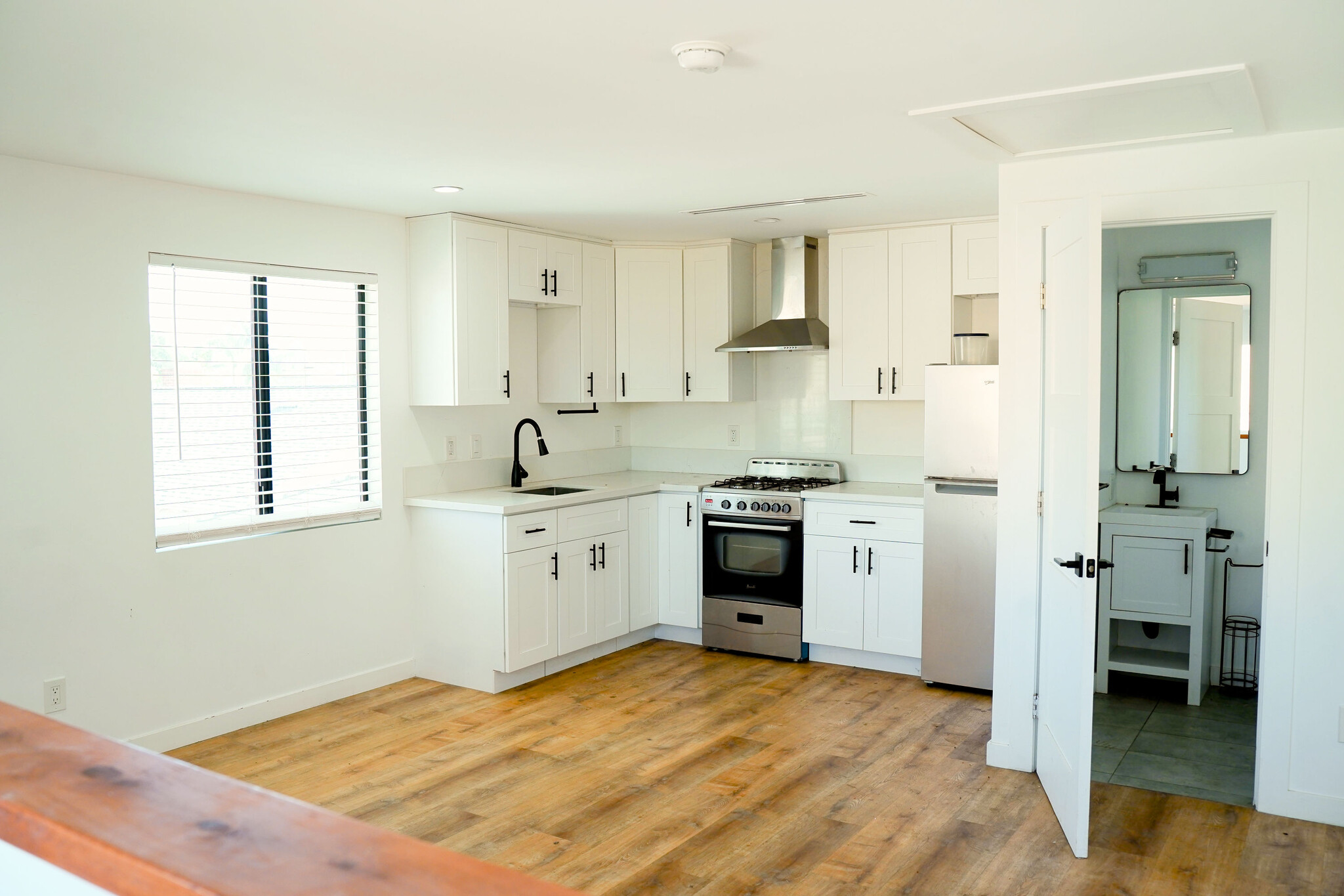 Building Photo - 629 W Hillsdale St
