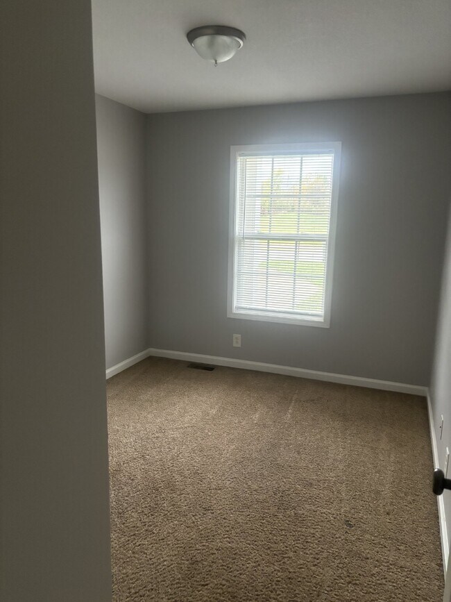 Building Photo - 471 Lafayette Rd