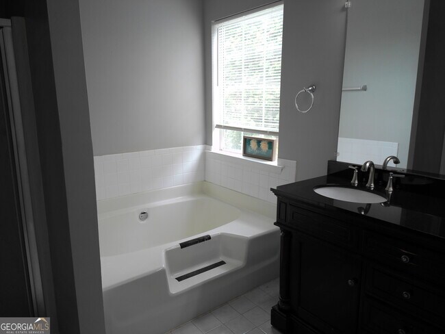 Building Photo - 235 Vaness Dr