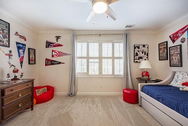 Building Photo - 3211 Circle Oaks Dr SE