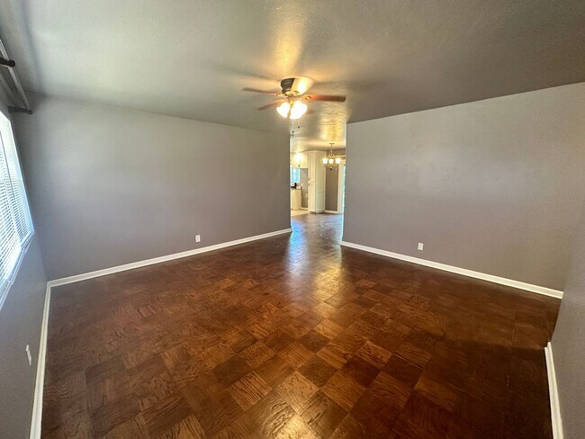 Building Photo - Fully Remodeled 3-bed 1-bath House Availab...
