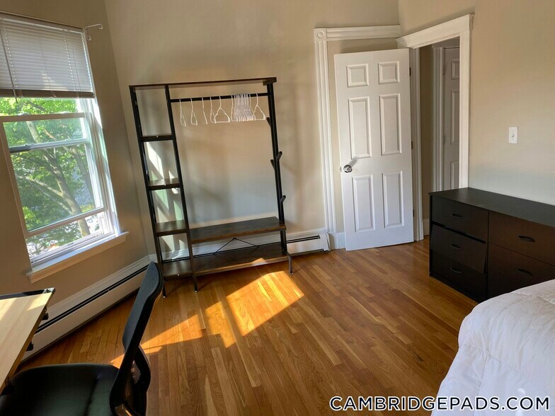 Building Photo - 1000 Memorial Dr