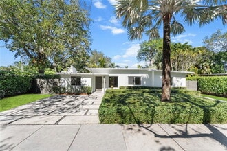 Building Photo - 5865 SW 48th St