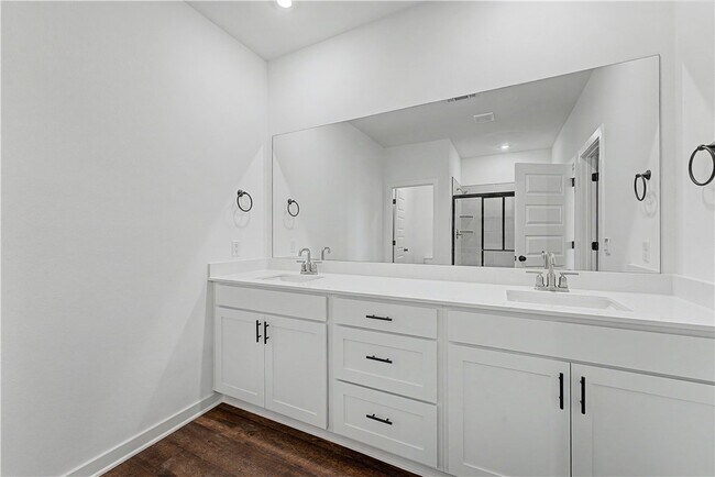 Building Photo - 512 W Canada Dr