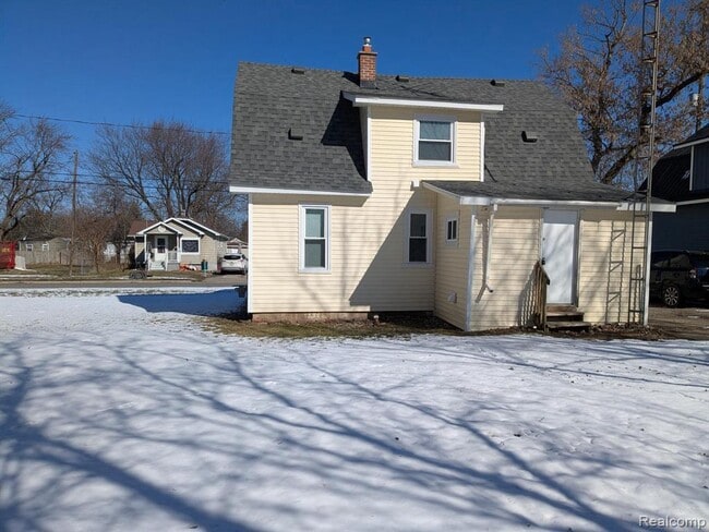 Building Photo - 2050 E Scottwood Ave