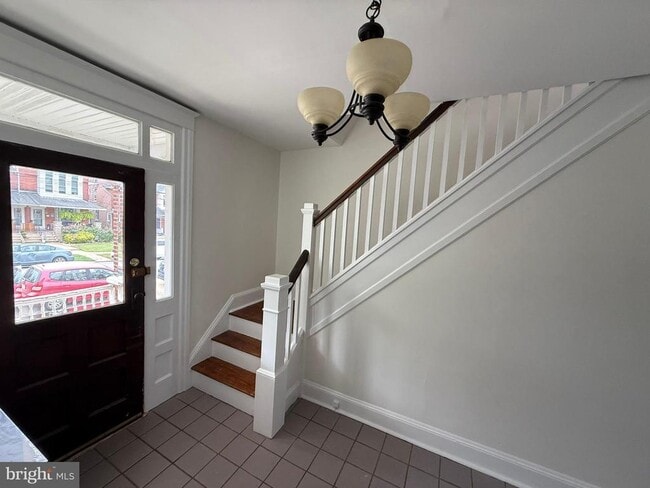 Building Photo - 134 W 8th Ave