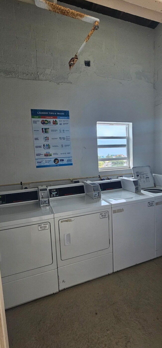 Building Photo - 605 Sombrero Beach Rd