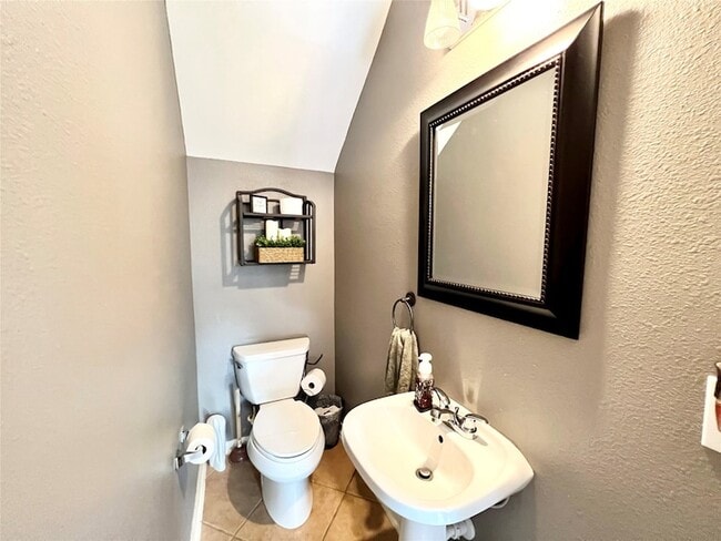 Building Photo - 2225 Naomi St