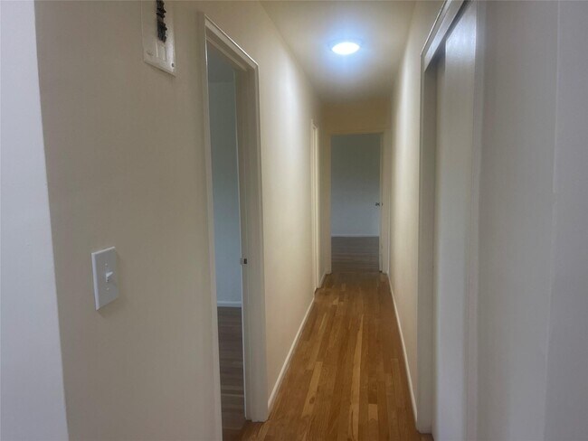 Building Photo - 130 S Park Ave