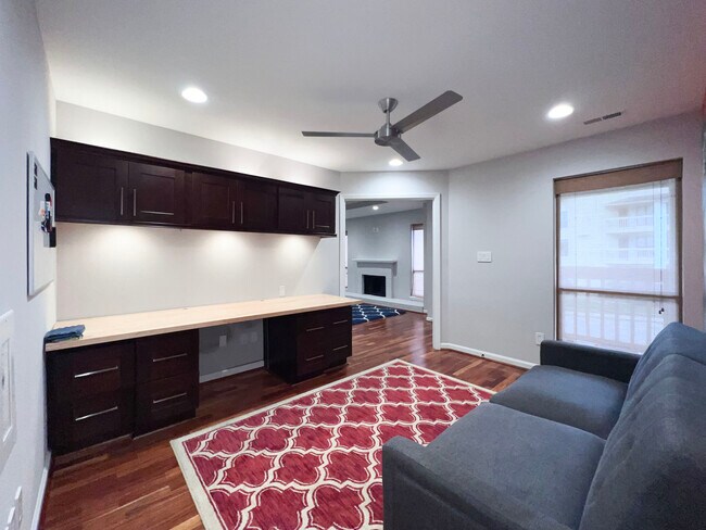 Building Photo - 221 New Kent Pl