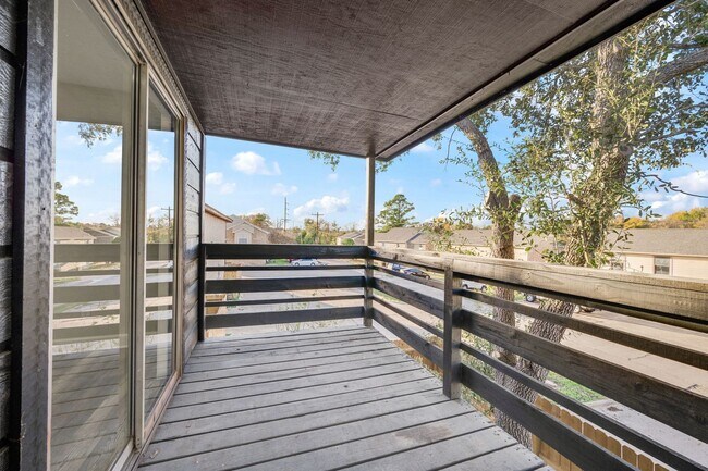 Building Photo - 1005 Summer Ct Cir