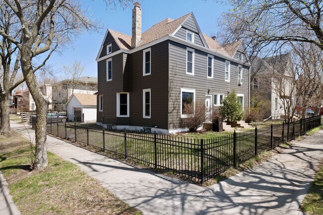 Building Photo - 518-520 West 31st St