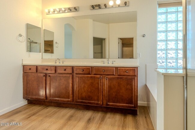 Building Photo - 2051 E Carla Vista Dr