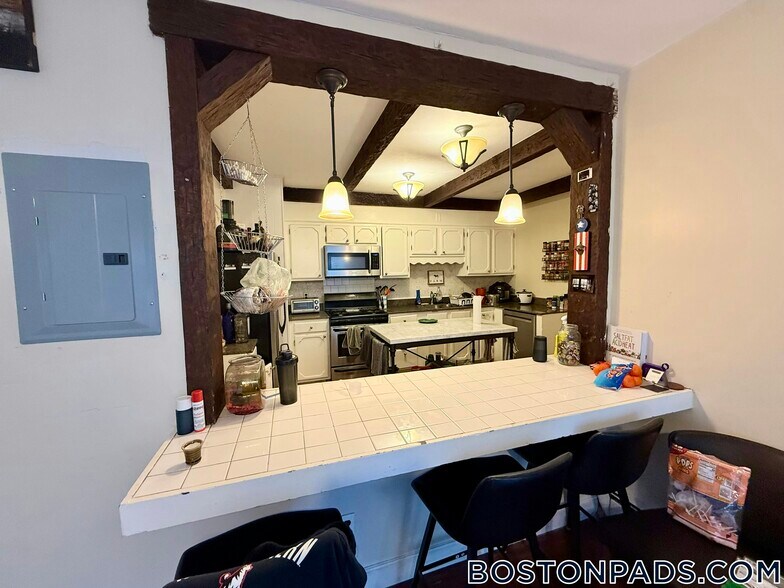 Building Photo - 1526 Tremont St