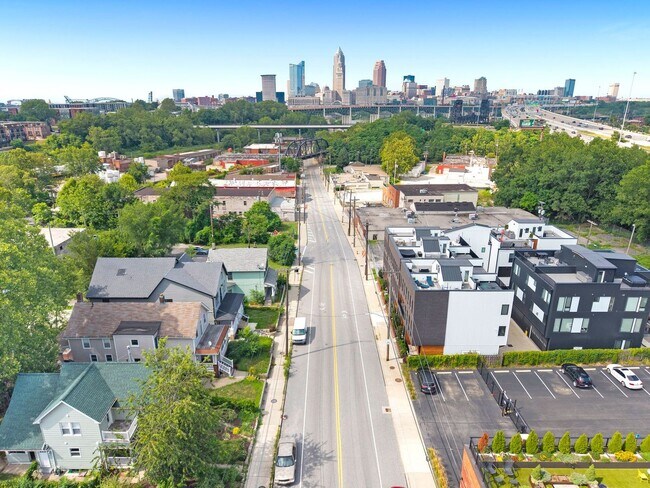 Building Photo - 2322 Scranton Rd