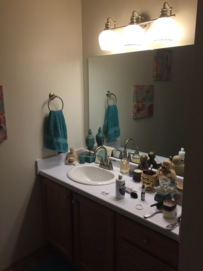 2nd Bath - 611 Wellington Dr