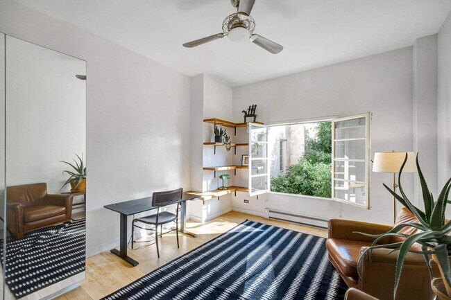 Building Photo - 109 N Sycamore Ave