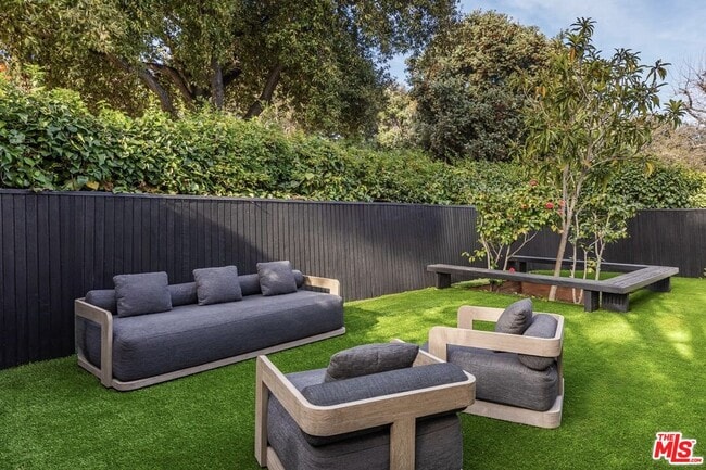 Building Photo - 624 N Beverly Dr