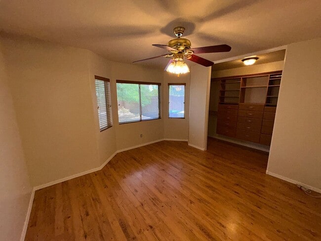 Building Photo - 12521 W Myer Ln