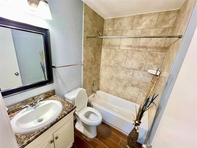 Building Photo - 1102 Beecroft Dr