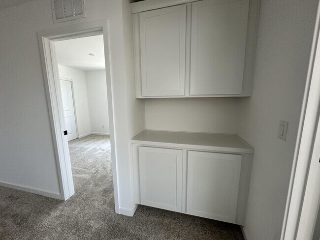 Building Photo - 878 Benning St