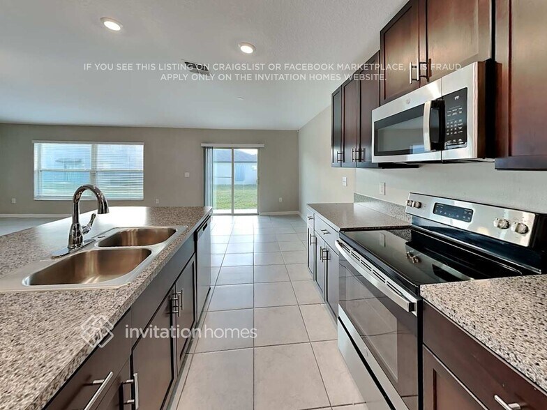 Building Photo - 1549 Blue Rose Dr