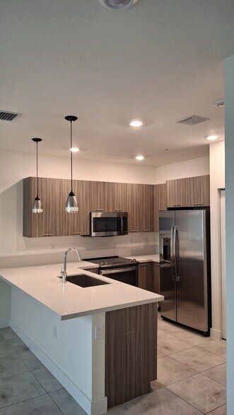 Building Photo - 10290 NW 64th Ter