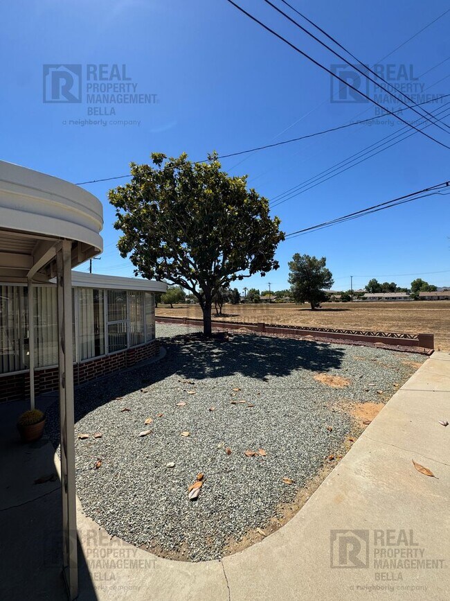 Building Photo - Spacious 3-Bedroom Home with Sunroom & Upg...