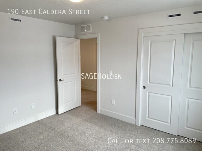 Building Photo - 190 E Caldera St