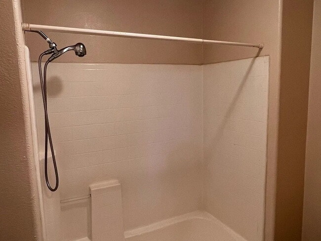 Building Photo - "Charming 1-Bedroom Retreat in Santa Ana – Perfect for Cozy Living!"