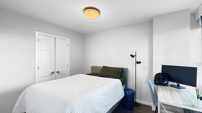 Building Photo - 3550 N Lake Shore Dr