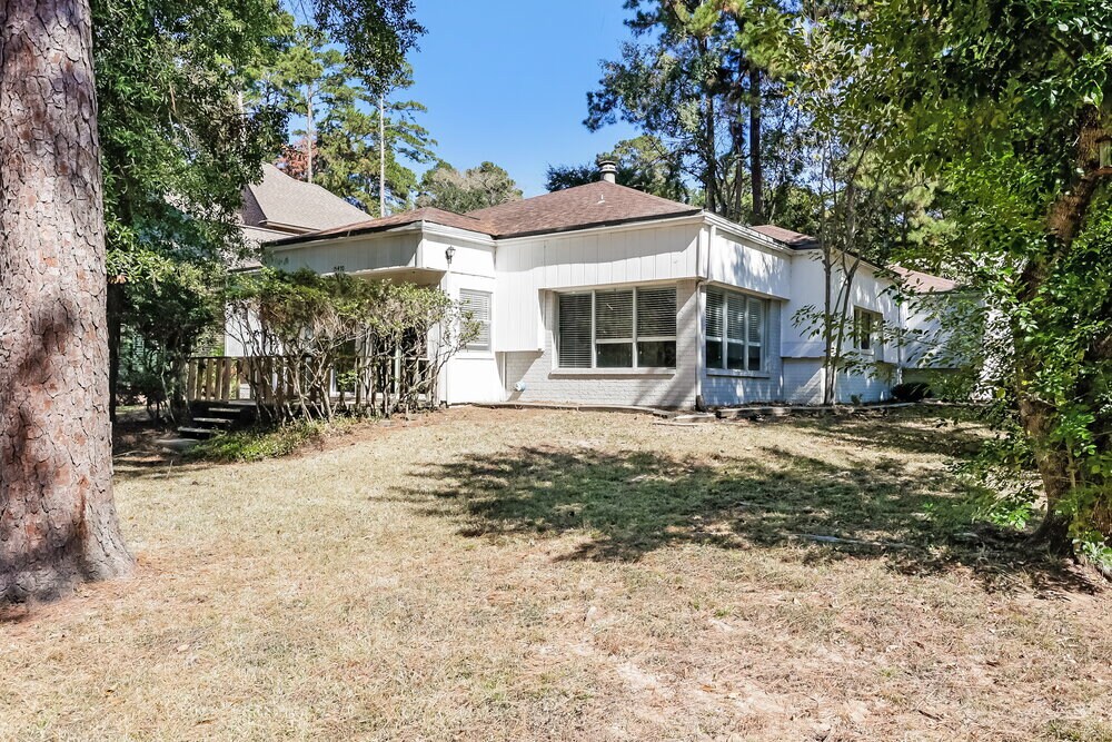Building Photo - 15470 Carmel Dr