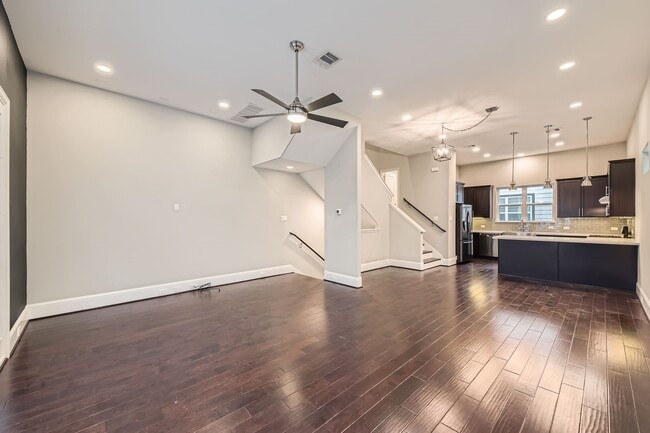 Building Photo - 407 N Nagle St
