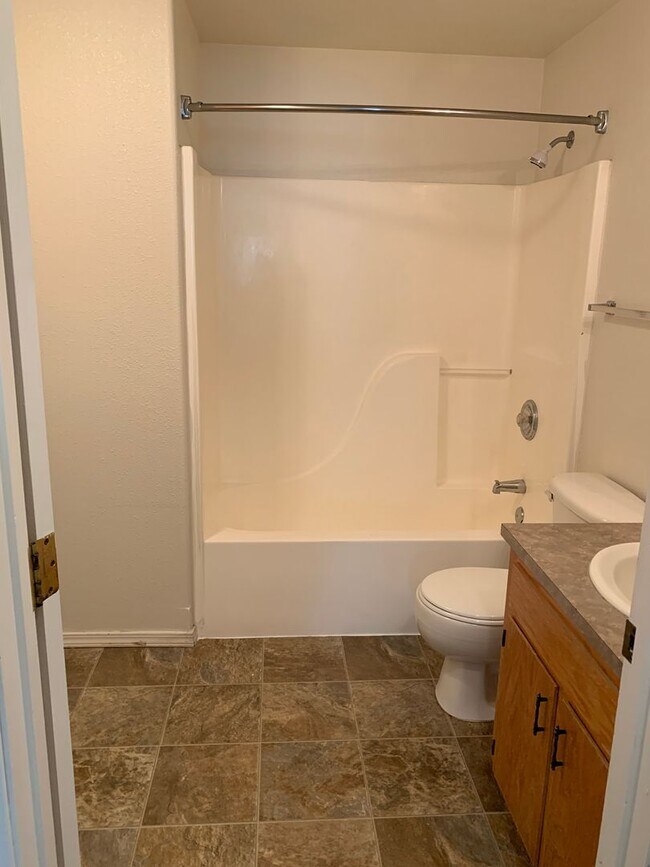 Building Photo - Pross6