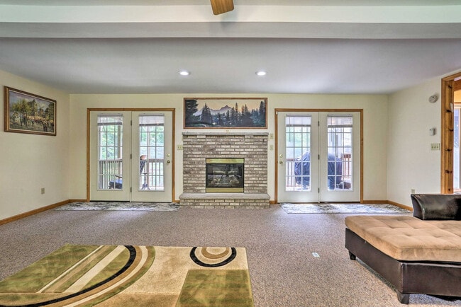 Building Photo - 1 Camelback Dr