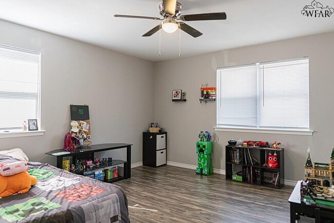 Building Photo - 4711 Balboa Dr