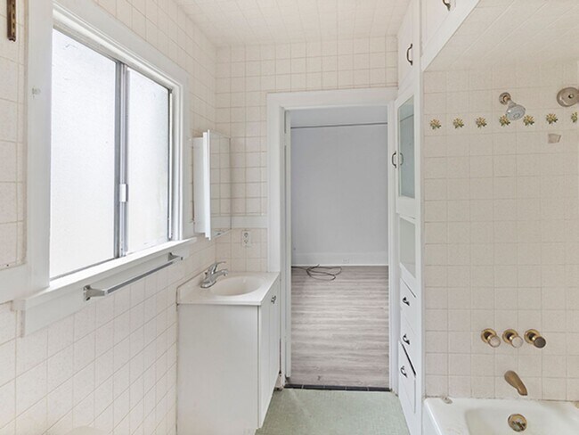 Building Photo - Affordable 2 Bedroom House