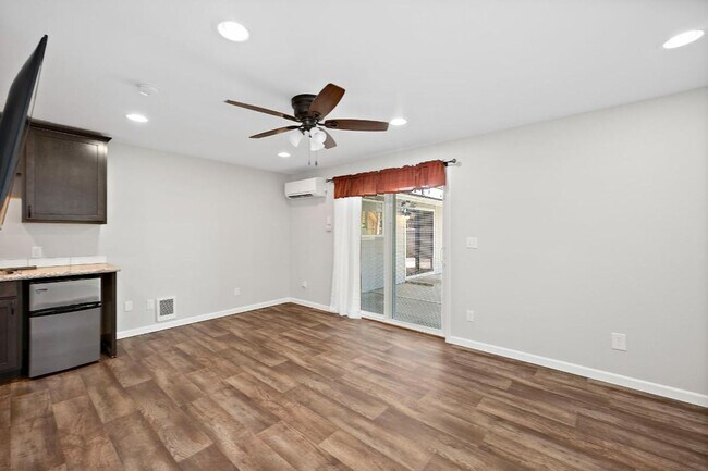 Building Photo - Beautiful Steilacoom Home with Private ADU, Covered Patio, Bonus Gym & A/C!