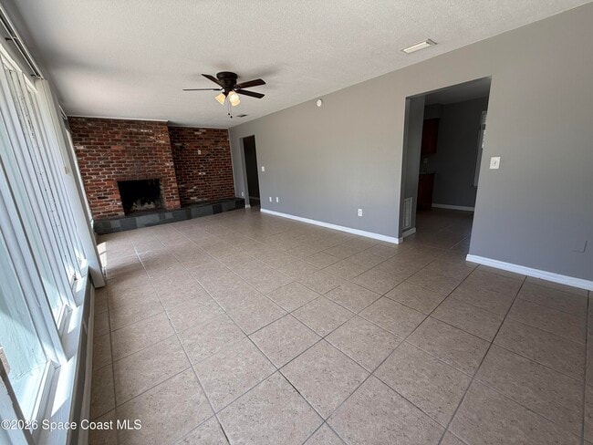 Building Photo - 1295 Country Club Blvd