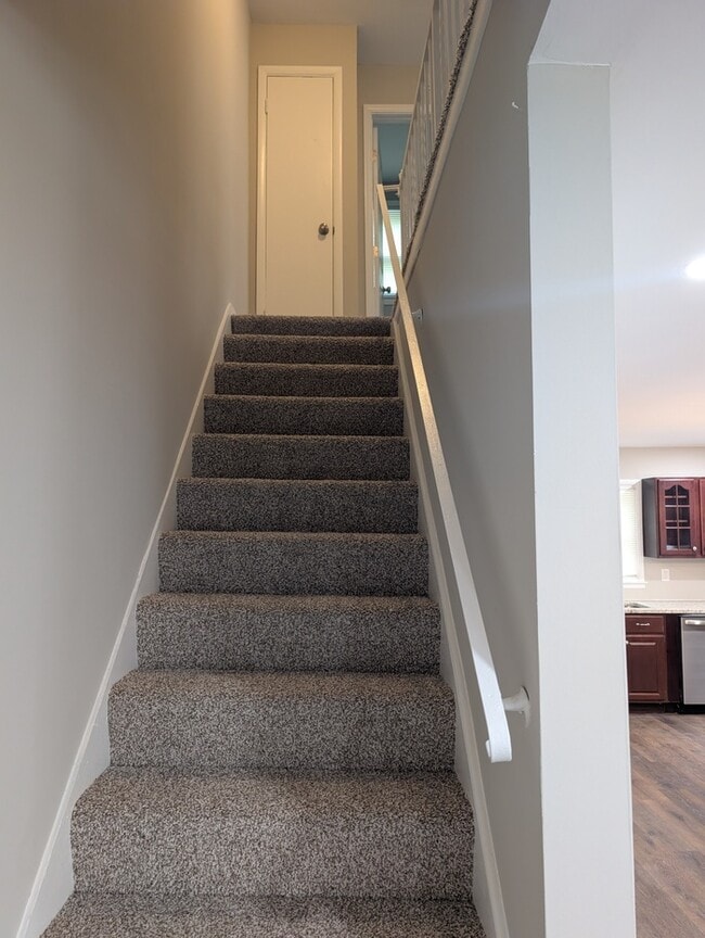 Building Photo - 3 Bedrooms 2 Bathrooms 21206