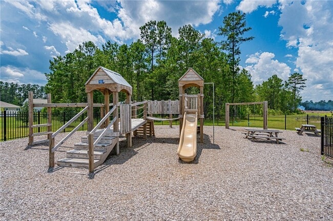 Building Photo - 1004 Bergamot Rd