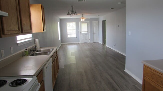 Building Photo - 15135 Deer Creek Dr