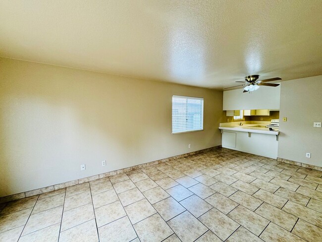 Building Photo - 2 Bedroom 1 Bath Apartment For Rent!  GUST...