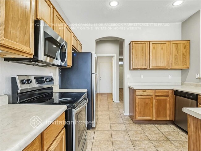 Building Photo - 3213 S 103rd Dr