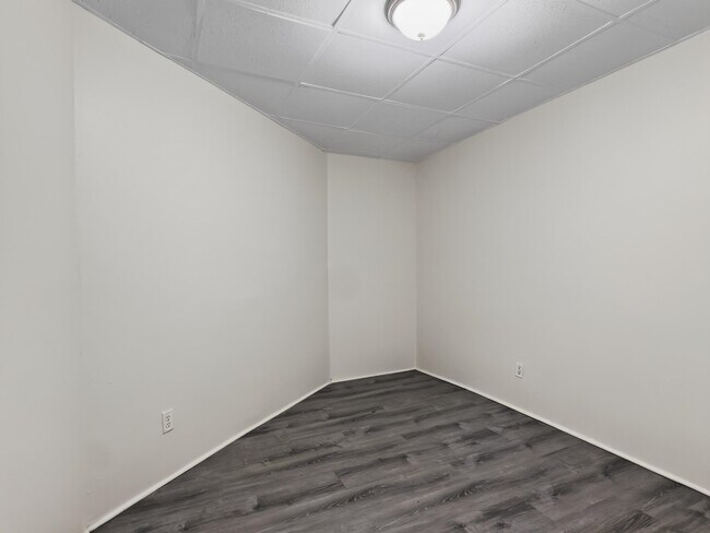 Building Photo - 492 West Side Ave