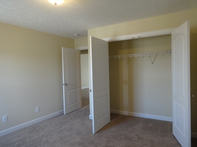 Building Photo - 5566 Oak Chase Dr